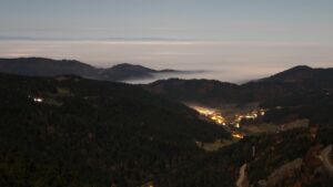 Dieses Bild zeigt eine Webcam-Aufnahme vom Achertal, aufgenommen am Samstag, den 08.11.2025 um 00:00 Uhr. Die Temperatur betrug 7.2°C.