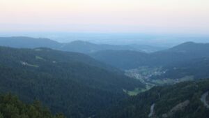 Dieses Bild zeigt eine Webcam-Aufnahme vom Achertal, aufgenommen am Dienstag, den 26.08.2025 um 06:50 Uhr. Die Temperatur betrug 14.8°C.