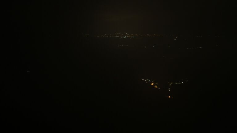 Dieses Bild zeigt eine Webcam-Aufnahme vom Achertal, aufgenommen am Dienstag, den 28.10.2025 um 01:00 Uhr. Die Temperatur betrug 2.7°C.