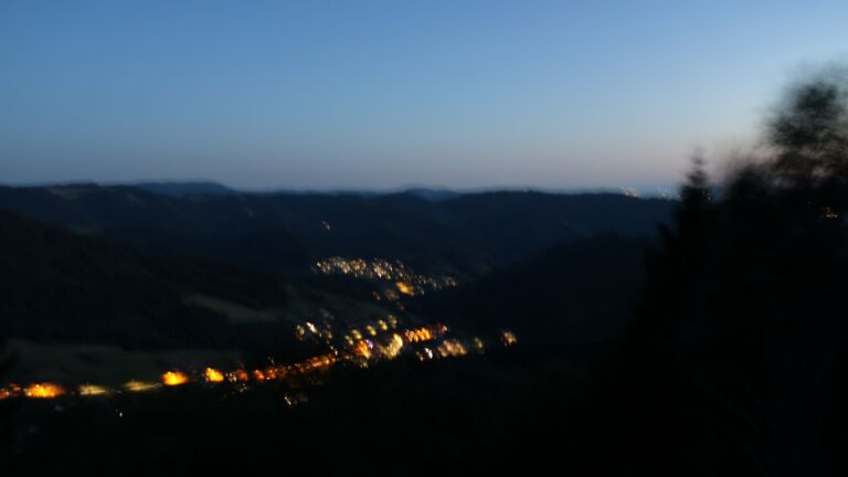 Dieses Bild zeigt eine Webcam-Aufnahme vom Achertal, aufgenommen am Sonntag, den 12.07.2026 um 22:30 Uhr. Die Temperatur betrug 23.2°C.
