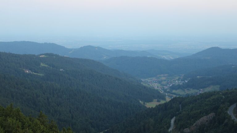 Dieses Bild zeigt eine Webcam-Aufnahme vom Achertal, aufgenommen am Freitag, den 11.07.2025 um 05:40 Uhr. Die Temperatur betrug 13.6°C.