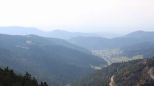 Dieses Bild zeigt eine Webcam-Aufnahme vom Achertal, aufgenommen am Montag, den 23.03.2026 um 16:10 Uhr. Die Temperatur betrug 8.4°C.