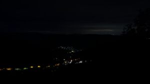 Dieses Bild zeigt eine Webcam-Aufnahme vom Achertal, aufgenommen am Montag, den 01.06.2026 um 04:10 Uhr. Die Temperatur betrug 12.1°C.