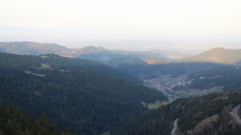 Dieses Bild zeigt eine Webcam-Aufnahme vom Achertal, aufgenommen am Freitag, den 27.02.2026 um 07:50 Uhr. Die Temperatur betrug 10.9°C.