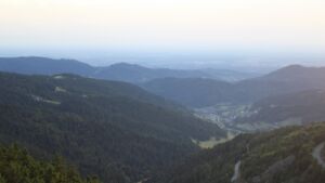 Dieses Bild zeigt eine Webcam-Aufnahme vom Achertal, aufgenommen am Mittwoch, den 02.07.2025 um 20:50 Uhr. Die Temperatur betrug 26.8°C.