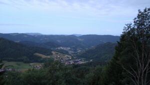 Dieses Bild zeigt eine Webcam-Aufnahme vom Achertal, aufgenommen am Sonntag, den 14.06.2026 um 05:00 Uhr. Die Temperatur betrug 12.6°C.
