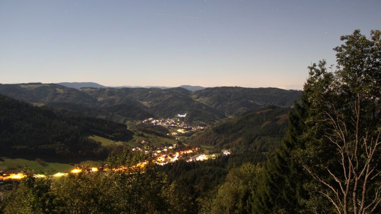 Dieses Bild zeigt eine Webcam-Aufnahme vom Achertal, aufgenommen am Freitag, den 25.09.2026 um 23:30 Uhr. Die Temperatur betrug 17°C.
