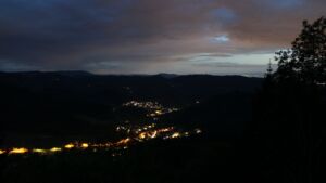 Dieses Bild zeigt eine Webcam-Aufnahme vom Achertal, aufgenommen am Montag, den 18.05.2026 um 22:10 Uhr. Die Temperatur betrug 9.1°C.