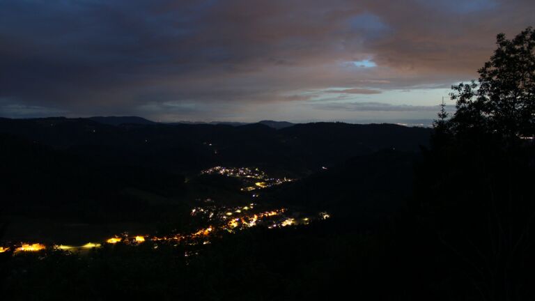 Dieses Bild zeigt eine Webcam-Aufnahme vom Achertal, aufgenommen am Montag, den 18.05.2026 um 22:10 Uhr. Die Temperatur betrug 9.1°C.