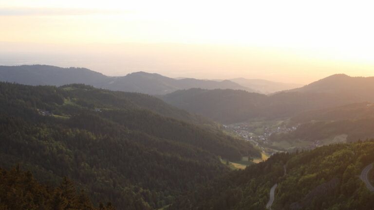 Dieses Bild zeigt eine Webcam-Aufnahme vom Achertal, aufgenommen am Sonntag, den 18.05.2025 um 20:40 Uhr. Die Temperatur betrug 10.9°C.