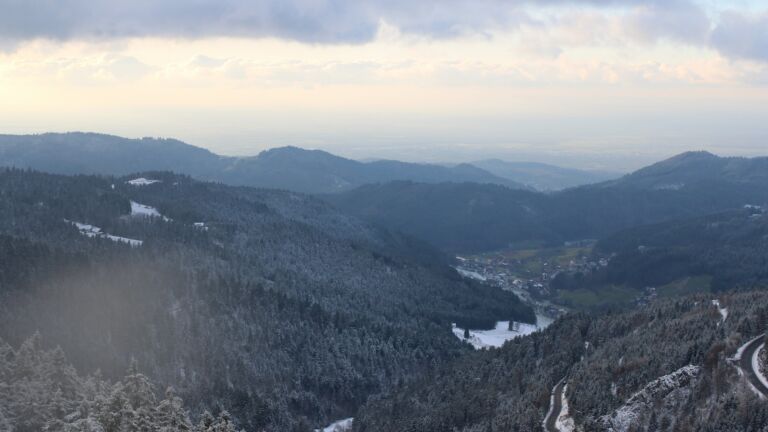 Dieses Bild zeigt eine Webcam-Aufnahme vom Achertal, aufgenommen am Freitag, den 21.11.2025 um 15:40 Uhr. Die Temperatur betrug -5.8°C.