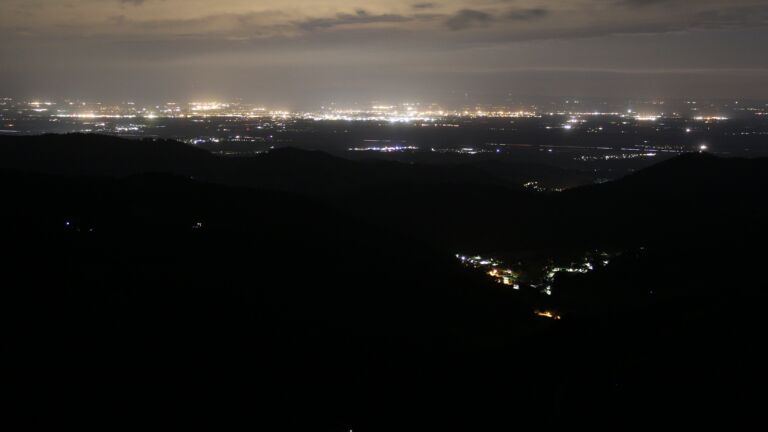 Dieses Bild zeigt eine Webcam-Aufnahme vom Achertal, aufgenommen am Montag, den 05.05.2025 um 02:30 Uhr. Die Temperatur betrug 2.6°C.