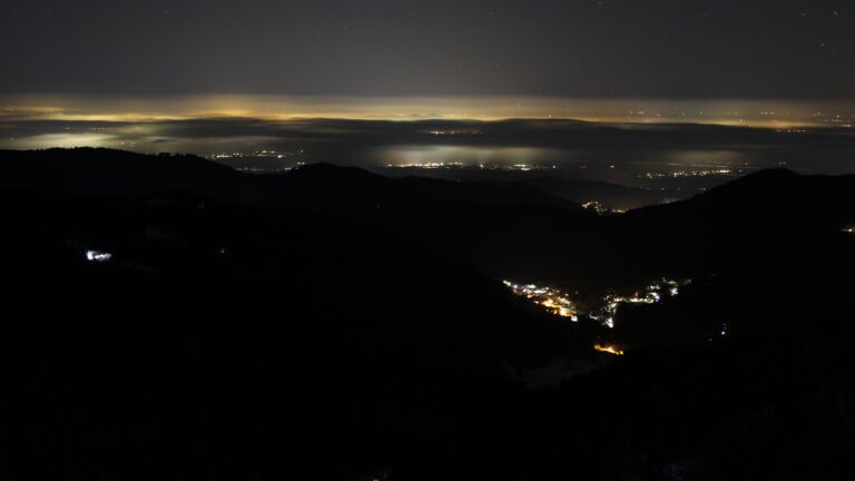 Dieses Bild zeigt eine Webcam-Aufnahme vom Achertal, aufgenommen am Samstag, den 22.11.2025 um 00:00 Uhr. Die Temperatur betrug -7.2°C.