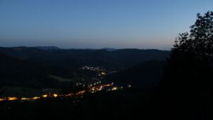 Dieses Bild zeigt eine Webcam-Aufnahme vom Achertal, aufgenommen am Mittwoch, den 17.06.2026 um 22:40 Uhr. Die Temperatur betrug 22.2°C.