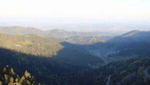 Dieses Bild zeigt eine Webcam-Aufnahme vom Achertal, aufgenommen am Freitag, den 24.04.2026 um 07:10 Uhr. Die Temperatur betrug 10.6°C.