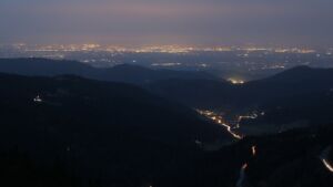 Dieses Bild zeigt eine Webcam-Aufnahme vom Achertal, aufgenommen am Freitag, den 14.11.2025 um 17:30 Uhr. Die Temperatur betrug 15.9°C.