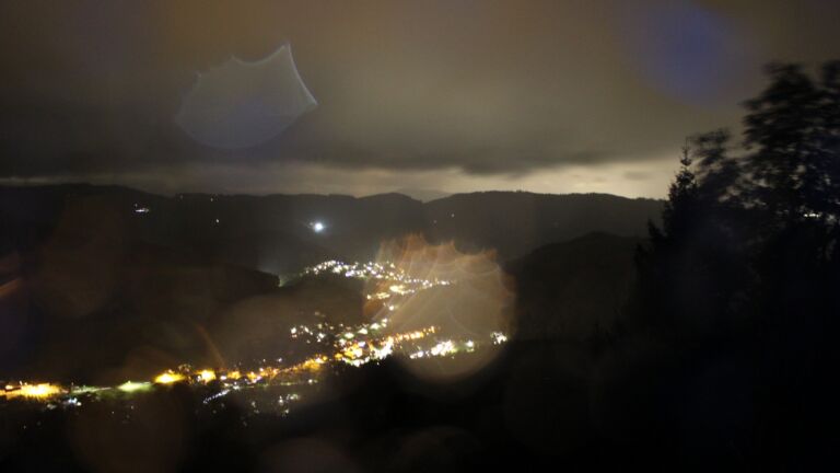 Dieses Bild zeigt eine Webcam-Aufnahme vom Achertal, aufgenommen am Mittwoch, den 07.10.2026 um 23:00 Uhr. Die Temperatur betrug 12.9°C.