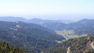 Dieses Bild zeigt eine Webcam-Aufnahme vom Achertal, aufgenommen am Dienstag, den 07.04.2026 um 15:30 Uhr. Die Temperatur betrug 14.9°C.