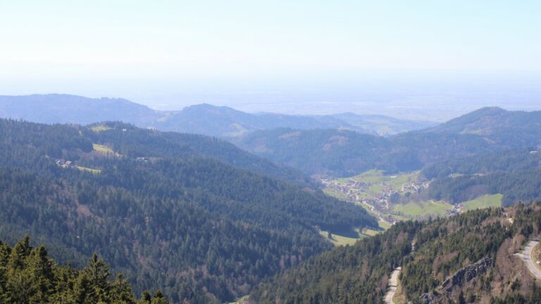 Dieses Bild zeigt eine Webcam-Aufnahme vom Achertal, aufgenommen am Dienstag, den 07.04.2026 um 15:30 Uhr. Die Temperatur betrug 14.9°C.