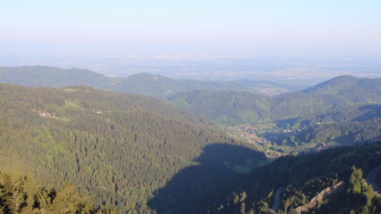 Dieses Bild zeigt eine Webcam-Aufnahme vom Achertal, aufgenommen am Samstag, den 10.05.2025 um 07:20 Uhr. Die Temperatur betrug 5.4°C.