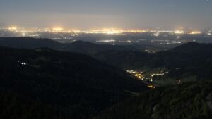 Dieses Bild zeigt eine Webcam-Aufnahme vom Achertal, aufgenommen am Donnerstag, den 30.04.2026 um 00:30 Uhr. Die Temperatur betrug 6.2°C.