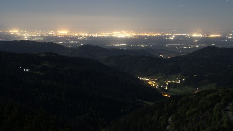 Dieses Bild zeigt eine Webcam-Aufnahme vom Achertal, aufgenommen am Donnerstag, den 30.04.2026 um 00:30 Uhr. Die Temperatur betrug 6.2°C.