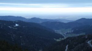 Dieses Bild zeigt eine Webcam-Aufnahme vom Achertal, aufgenommen am Samstag, den 04.04.2026 um 20:10 Uhr. Die Temperatur betrug 7.5°C.