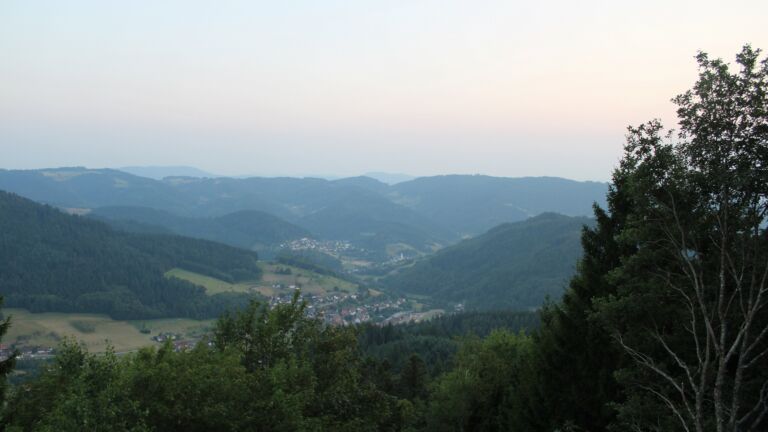 Dieses Bild zeigt eine Webcam-Aufnahme vom Achertal, aufgenommen am Donnerstag, den 30.07.2026 um 21:00 Uhr. Die Temperatur betrug 25.6°C.