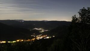 Dieses Bild zeigt eine Webcam-Aufnahme vom Achertal, aufgenommen am Montag, den 21.09.2026 um 21:00 Uhr. Die Temperatur betrug 12.7°C.