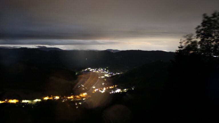 Dieses Bild zeigt eine Webcam-Aufnahme vom Achertal, aufgenommen am Mittwoch, den 03.06.2026 um 03:10 Uhr. Die Temperatur betrug 9.8°C.