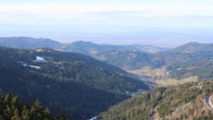 Dieses Bild zeigt eine Webcam-Aufnahme vom Achertal, aufgenommen am Freitag, den 16.01.2026 um 11:40 Uhr. Die Temperatur betrug 8.6°C.