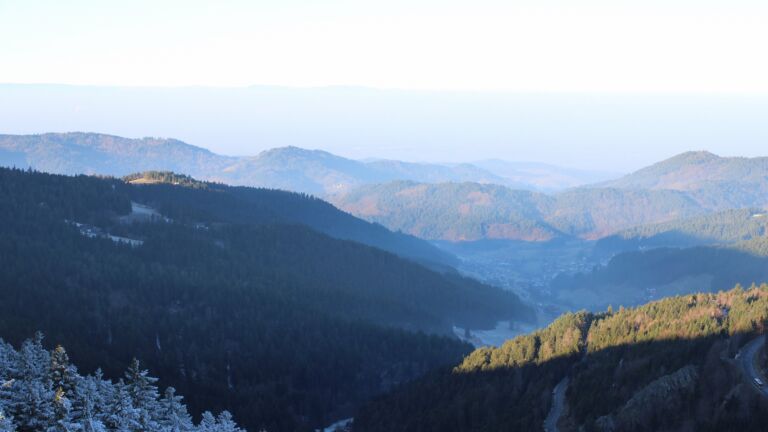 Dieses Bild zeigt eine Webcam-Aufnahme vom Achertal, aufgenommen am Samstag, den 27.12.2025 um 09:40 Uhr. Die Temperatur betrug 2.5°C.