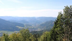 Dieses Bild zeigt eine Webcam-Aufnahme vom Achertal, aufgenommen am Mittwoch, den 30.09.2026 um 13:10 Uhr. Die Temperatur betrug 28°C.
