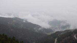 Dieses Bild zeigt eine Webcam-Aufnahme vom Achertal, aufgenommen am Sonntag, den 12.04.2026 um 14:40 Uhr. Die Temperatur betrug 2.4°C.