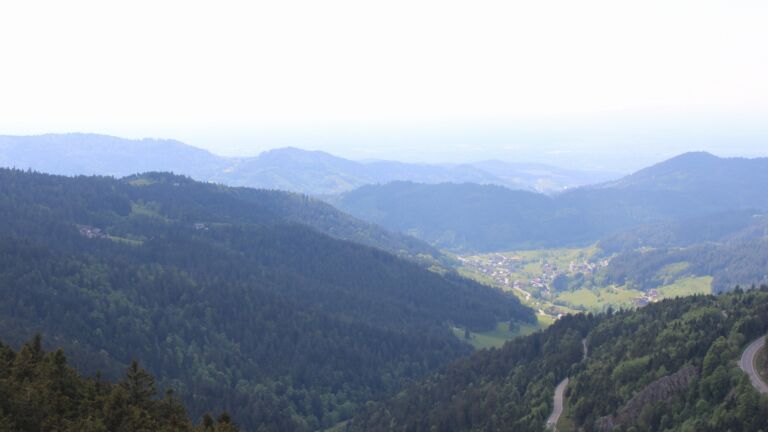 Dieses Bild zeigt eine Webcam-Aufnahme vom Achertal, aufgenommen am Freitag, den 08.05.2026 um 16:30 Uhr. Die Temperatur betrug 12.4°C.