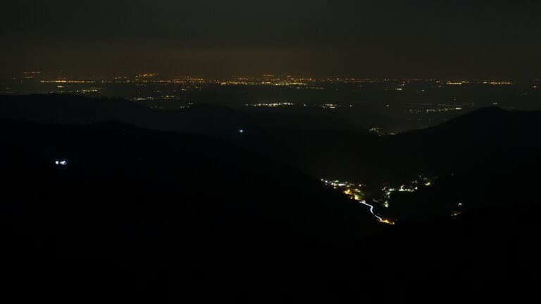 Dieses Bild zeigt eine Webcam-Aufnahme vom Achertal, aufgenommen am Donnerstag, den 19.03.2026 um 03:00 Uhr. Die Temperatur betrug 2.1°C.