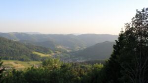 Dieses Bild zeigt eine Webcam-Aufnahme vom Achertal, aufgenommen am Mittwoch, den 27.05.2026 um 20:10 Uhr. Die Temperatur betrug 24.6°C.