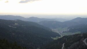 Dieses Bild zeigt eine Webcam-Aufnahme vom Achertal, aufgenommen am Sonntag, den 05.04.2026 um 18:50 Uhr. Die Temperatur betrug 7.8°C.