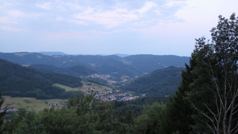 Dieses Bild zeigt eine Webcam-Aufnahme vom Achertal, aufgenommen am Sonntag, den 26.07.2026 um 05:50 Uhr. Die Temperatur betrug 18.1°C.