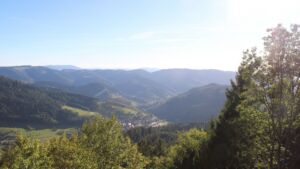 Dieses Bild zeigt eine Webcam-Aufnahme vom Achertal, aufgenommen am Freitag, den 25.09.2026 um 17:30 Uhr. Die Temperatur betrug 23.2°C.