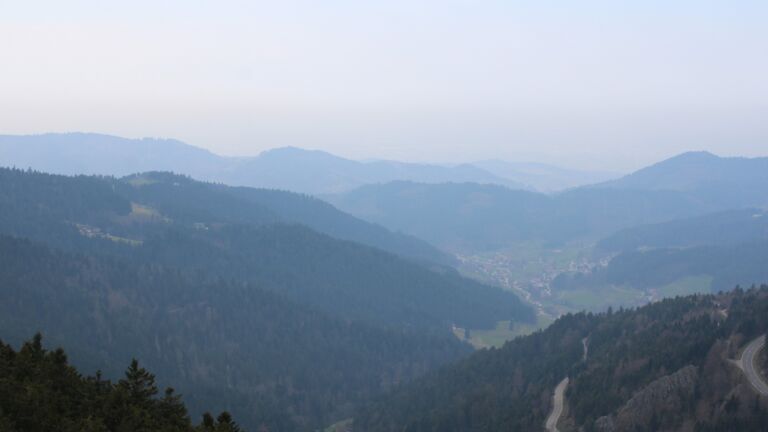 Dieses Bild zeigt eine Webcam-Aufnahme vom Achertal, aufgenommen am Montag, den 23.03.2026 um 13:00 Uhr. Die Temperatur betrug 6.7°C.