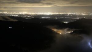 Dieses Bild zeigt eine Webcam-Aufnahme vom Achertal, aufgenommen am Montag, den 17.11.2025 um 20:00 Uhr. Die Temperatur betrug -2.8°C.