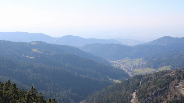 Dieses Bild zeigt eine Webcam-Aufnahme vom Achertal, aufgenommen am Mittwoch, den 04.03.2026 um 15:10 Uhr. Die Temperatur betrug 9.6°C.