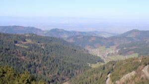 Dieses Bild zeigt eine Webcam-Aufnahme vom Achertal, aufgenommen am Dienstag, den 07.04.2026 um 10:00 Uhr. Die Temperatur betrug 11.8°C.