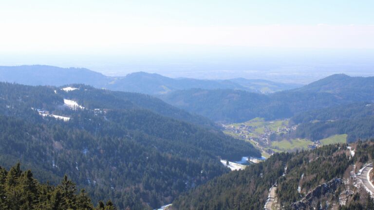 Dieses Bild zeigt eine Webcam-Aufnahme vom Achertal, aufgenommen am Donnerstag, den 02.04.2026 um 16:10 Uhr. Die Temperatur betrug 6.7°C.