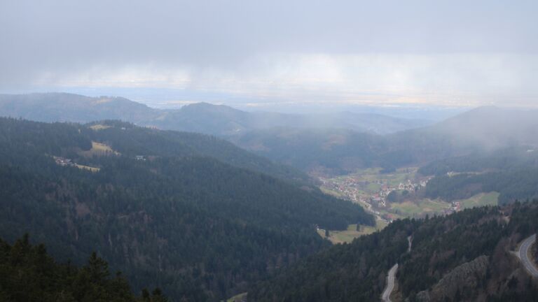 Dieses Bild zeigt eine Webcam-Aufnahme vom Achertal, aufgenommen am Sonntag, den 01.03.2026 um 08:40 Uhr. Die Temperatur betrug 3.3°C.