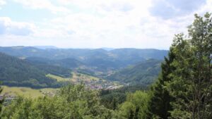 Dieses Bild zeigt eine Webcam-Aufnahme vom Achertal, aufgenommen am Montag, den 27.07.2026 um 15:20 Uhr. Die Temperatur betrug 24.3°C.