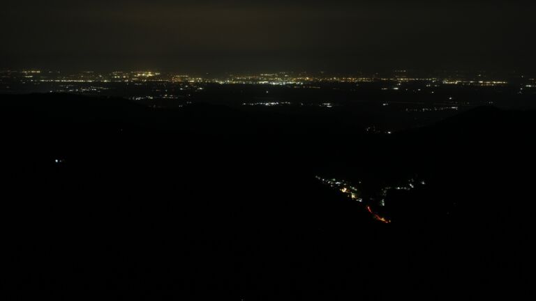 Dieses Bild zeigt eine Webcam-Aufnahme vom Achertal, aufgenommen am Samstag, den 15.11.2025 um 06:30 Uhr. Die Temperatur betrug 12.1°C.