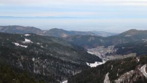 Dieses Bild zeigt eine Webcam-Aufnahme vom Achertal, aufgenommen am Sonntag, den 23.11.2025 um 08:30 Uhr. Die Temperatur betrug -1.4°C.