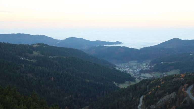 Dieses Bild zeigt eine Webcam-Aufnahme vom Achertal, aufgenommen am Samstag, den 08.11.2025 um 07:40 Uhr. Die Temperatur betrug 6.8°C.